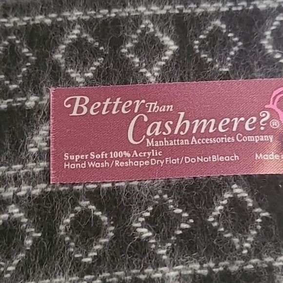 Better Cashmere Geometric Pattern Scarf - Picture 2 of 5